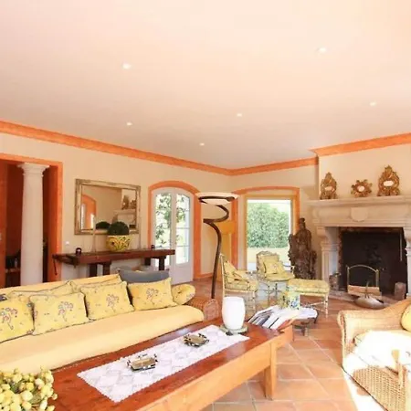 Vibrant Holiday Home In Grimaud With Private Pool Grimaud