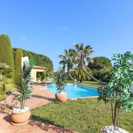 Vibrant Holiday Home In Grimaud With Private Pool Σπίτι διακοπών