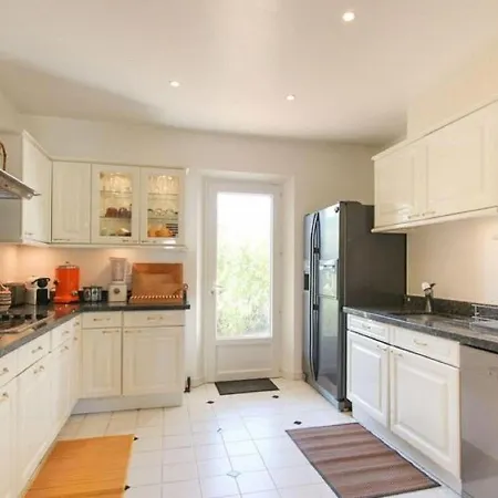 Vibrant Holiday Home In Grimaud With Private Pool Σπίτι διακοπών *