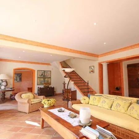 Vibrant Holiday Home In Grimaud With Private Pool Ferienhaus Grimaud