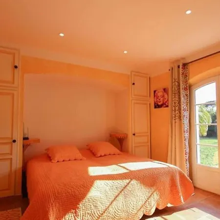 Vibrant Holiday Home In Grimaud With Private Pool Ferienhaus *