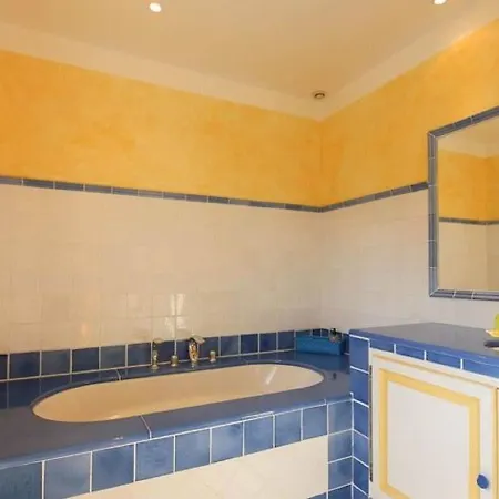 Σπίτι διακοπών Vibrant Holiday Home In Grimaud With Private Pool